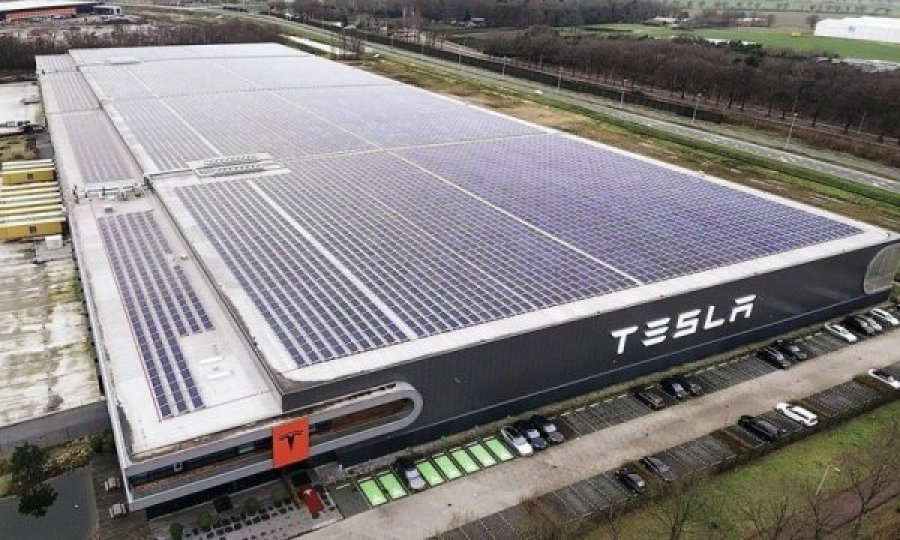  Zjarr në fabrikën gjigande të industrisë elektrike, Tesla 