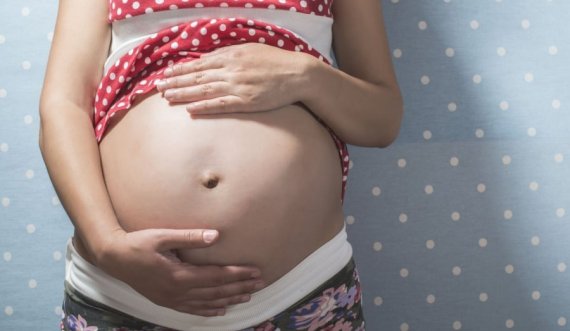 “Pas abortit, jam sërish shtatzënë, por…”- 26-vjeçarja tregon “makthin” që po kalon që kur mësoi se partneri e tradhton