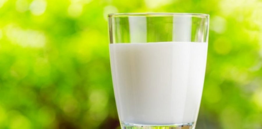 Pesë efektet anësore të qumështit nga konsumimi i tepërt
