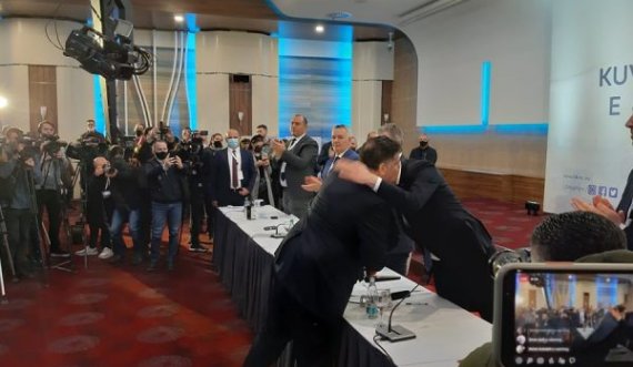 Haziri e përqafon Abdixhikun: Lum, do të të qëndroj prapa gjithmonë