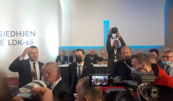 LDK pensionon gardën e vjetër, zgjedh kryetar Lumir Abdixhikun