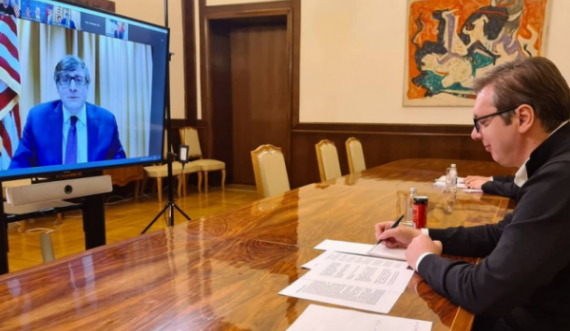 Palmer flet ‘online’ me Vuçiqin, i kërkon rinisje të shpejtë të dialogut me Kosovën