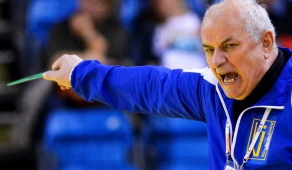 Trajneri rumun nuk e përballon dot humbjen, e quan Kosovën “komunë”