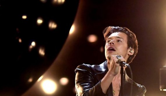 Grammy Awards/ Harry Styles interpreton hitin e tij pop duke e shndërruar atë në jazz
