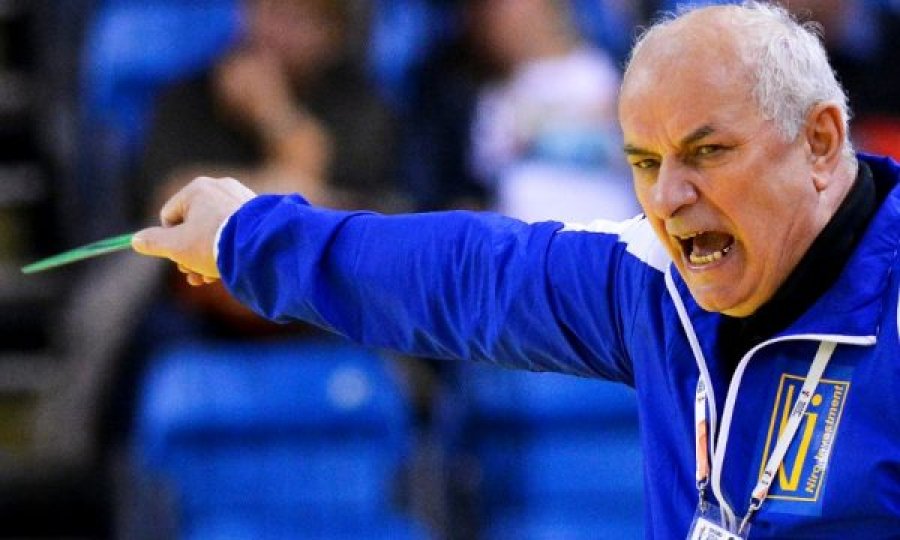 Trajneri rumun nuk e përballon dot humbjen, e quan Kosovën “komunë”