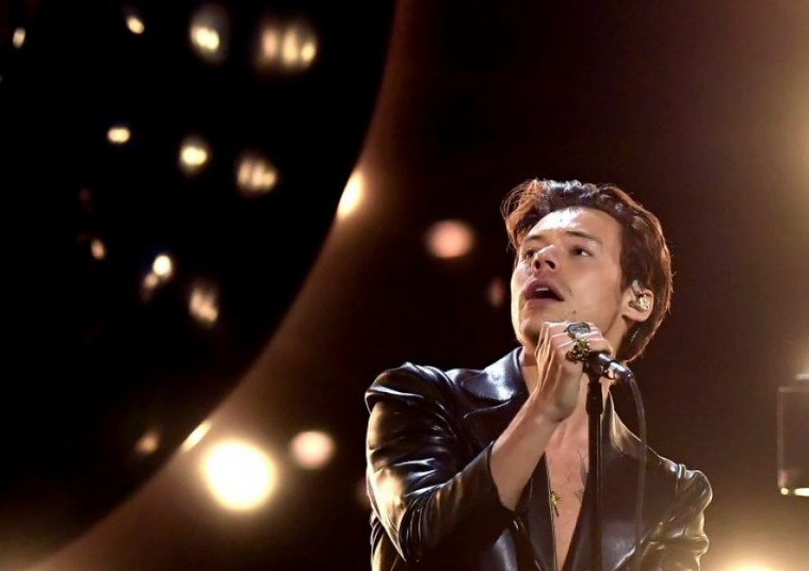 Grammy Awards/ Harry Styles interpreton hitin e tij pop duke e shndërruar atë në jazz