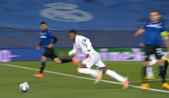 Vinicius ‘përmirëson’ gabimin, shënon Sergio Ramos