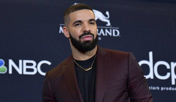 Artisti i parë që debuton me tri këngë në “Billboard Hot 100”: Drake