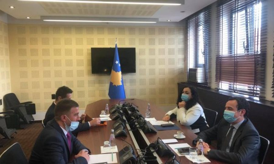 Vjosa Osmani e Albin Kurti takohen me Rasim Demirin nga VAKAT-i 