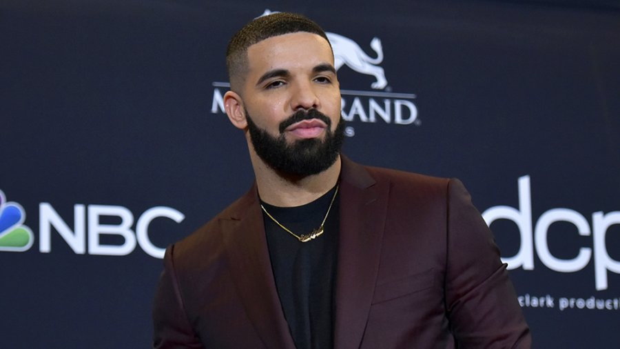 Artisti i parë që debuton me tri këngë në “Billboard Hot 100”: Drake