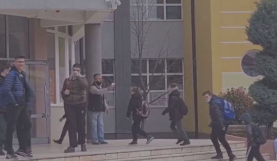 Kështu po u matet temperature nxënësve në një shkollë në Kosovë