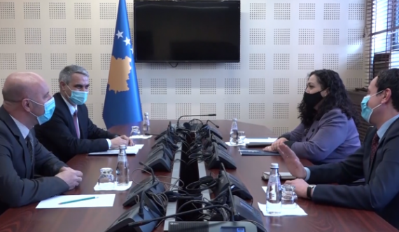 Albin Kurti e Vjosa Osmani takohen me liderin e partisë së goranëve të Kosovës 