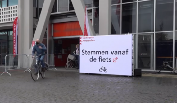  Sot dita e tretë e zgjedhjeve në Holandë, votuesit mund të futen me biçikleta në vendvotime 