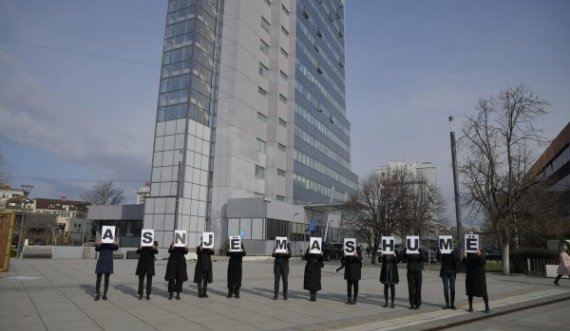  Sot mbahet manifestim i heshtur përkujtimor për gruan që u vra javën e kaluar në Prishtinë 