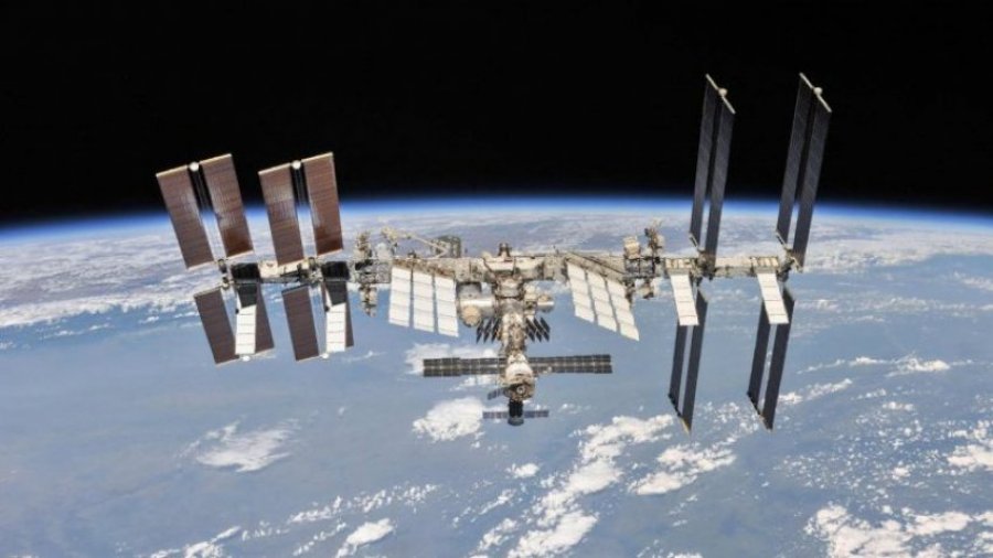 Studiuesit gjetën mikrobe misterioze në stacionin kërkimor ISS