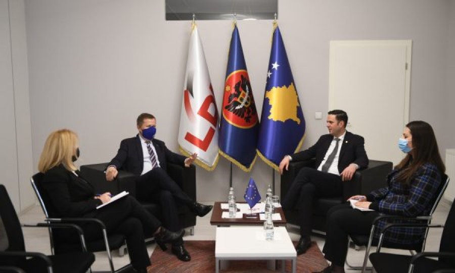 Shefi i BE-së në Kosovë takon Abdixhikun: Opozita të marrë pjesë në proceset demokratike