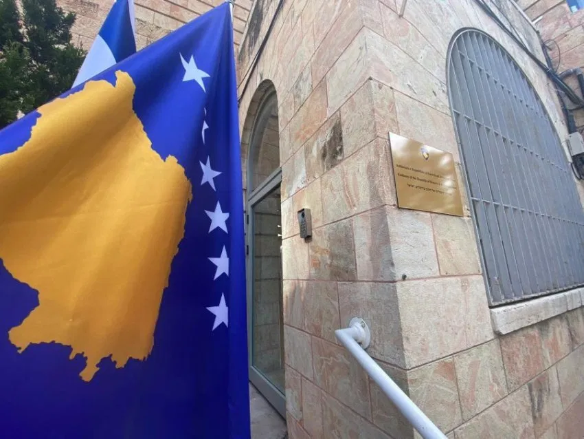  “Ambasada në Jerusalem në këmbim të vaksinave?”, gazetari gjerman nxit debat, i reagojnë nga Kosova 