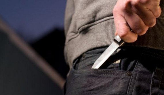  Ferizaj: Sherr mes tre të miturve, njëri i ther me thikë dy të tjerë 