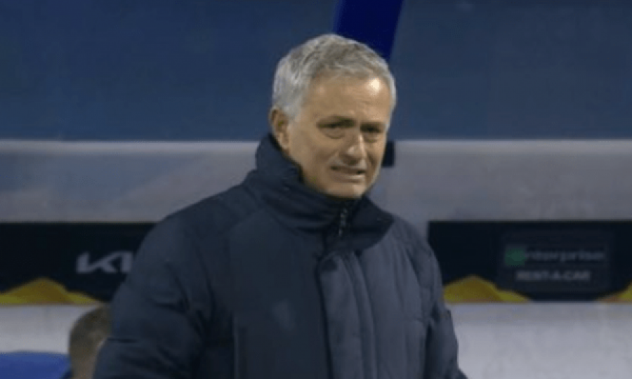 Mourinho si gjithmonë, ua hedh fajin lojtarëve për eliminimin nga Europa League