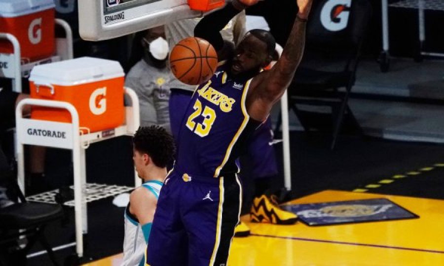 LeBron James shkëlqeu në fitoren e Lakers