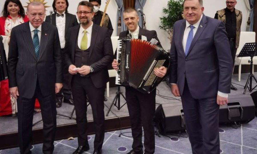 Dodik dhe Erdogan i hedhin “bakshish” muzikës në Turqi