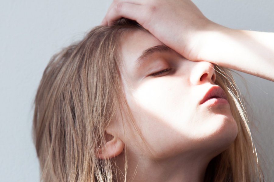 Me këto 5 metoda natyrale mund të trajtoni lehtësisht dhimbjen e kokës
