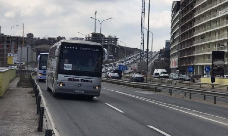 “Ishalla do zoti s’e presim se do të bllokohet e gjithë Kosova”, Bytyçi paralajmëron vazhdimin e protestave me autobusë
