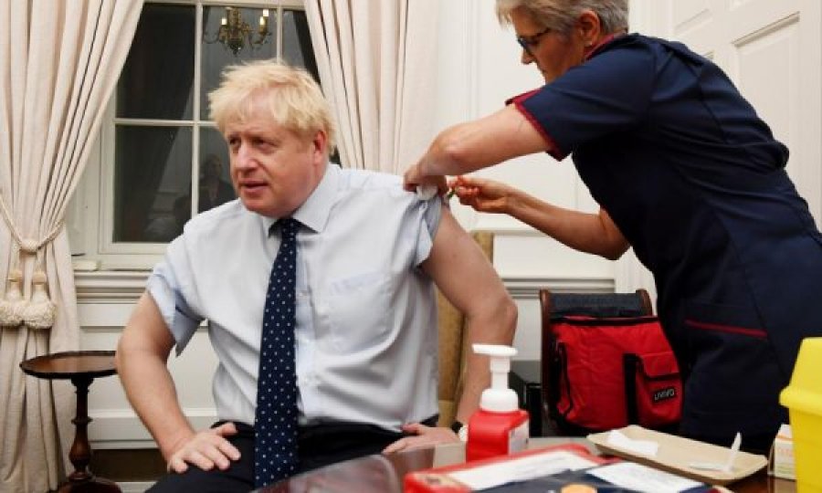 Boris Johnson do ta marrë vaksinën e AstraZeneca-s për ta bindur publikun 