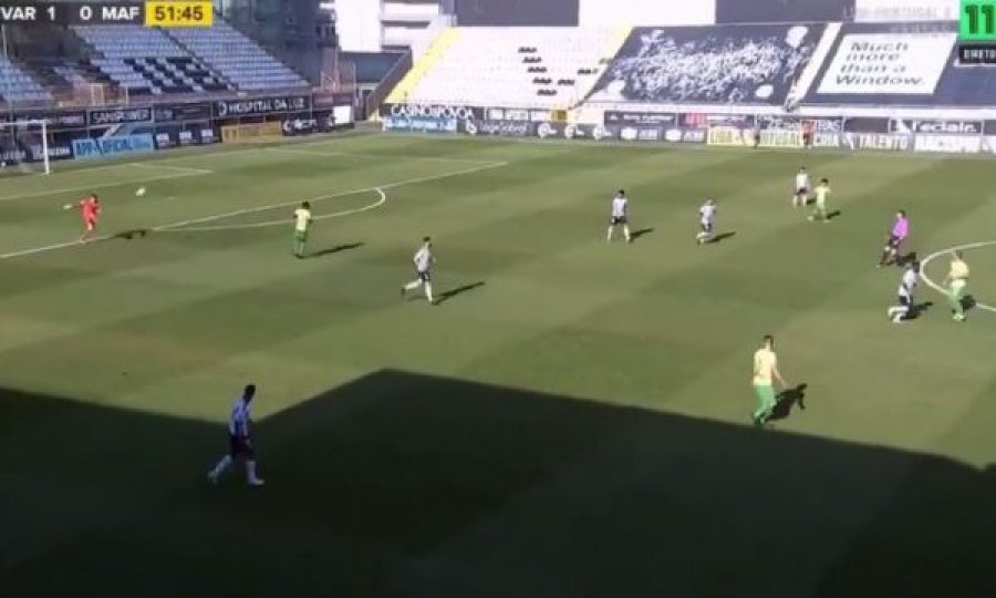 Nga porta në portë, portieri portugez shënon gol të rrallë