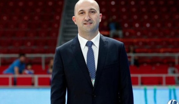 Ylli shkarkon trajnerin