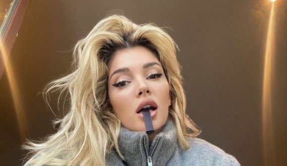 Era Istrefi shfaqet nga studio, paralajmëron diçka