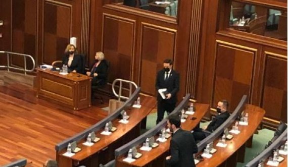 LDK merr pjesë në seancën ku do të votohet për formimin e Qeverisë Kurti