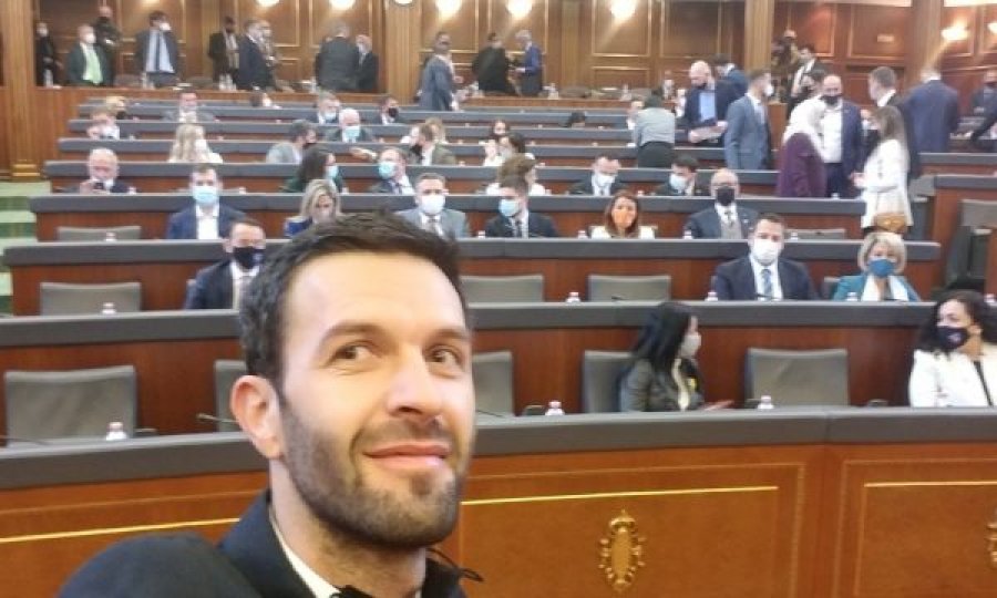  Deputeti i Vetëvendosjes: Duhet me rritë sallën e Kuvendit 