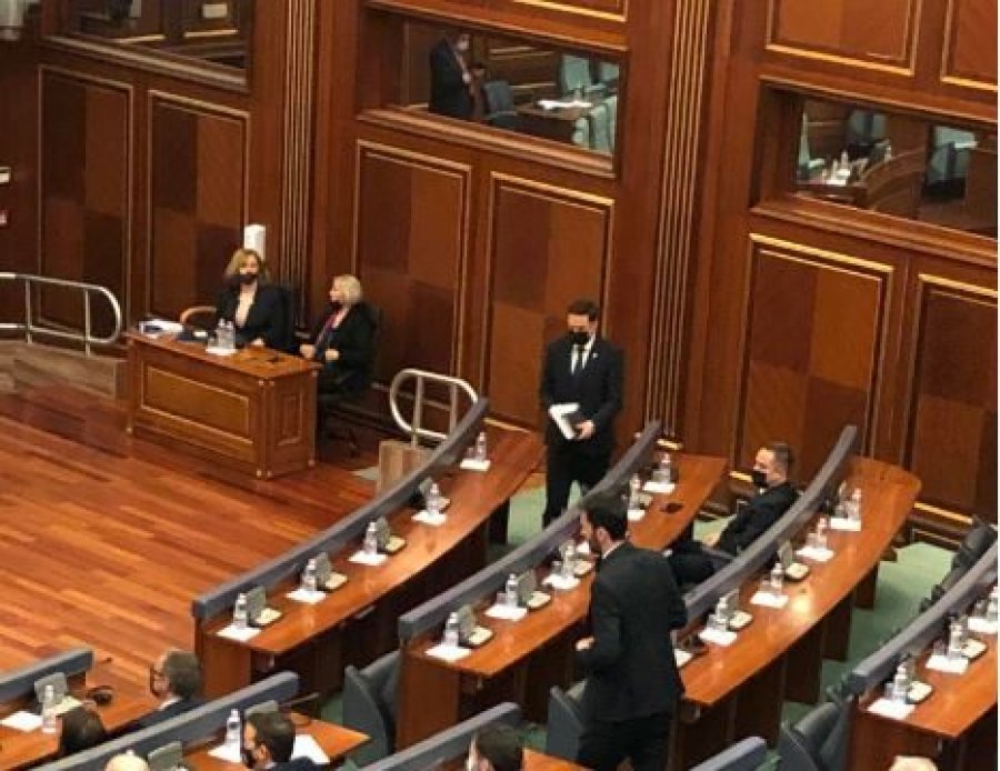 LDK merr pjesë në seancën ku do të votohet për formimin e Qeverisë Kurti