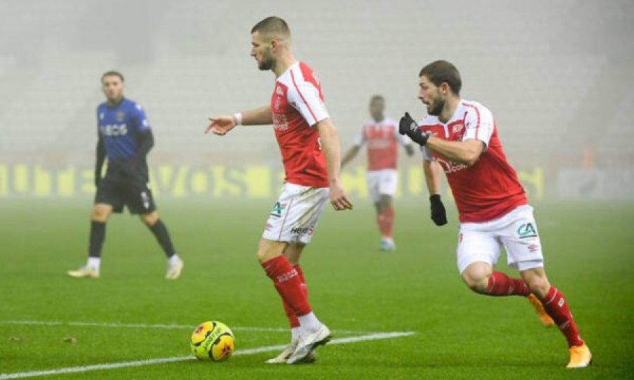 Valon Berisha e Arbër Zeneli arrijnë në Kosovë, të gatshëm për ndeshjet e marsit