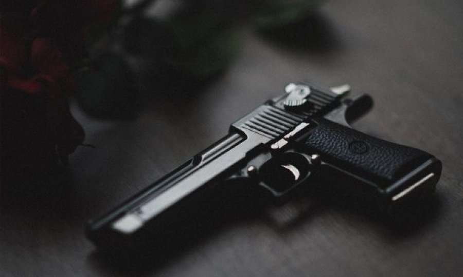 Rreth 250 mijë armë ilegale gjenden në posedim të qytetarëve të Kosovës