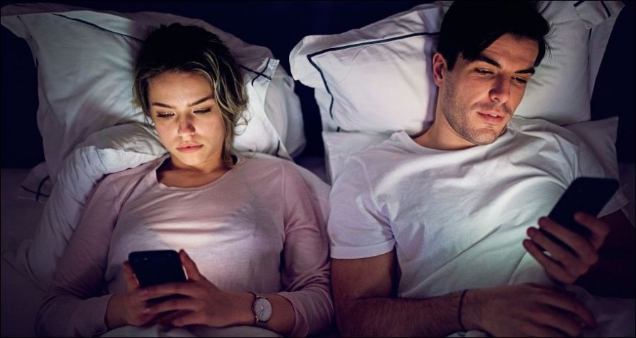 12 zakone të këqija para gjumit që duhet t’i shmangni