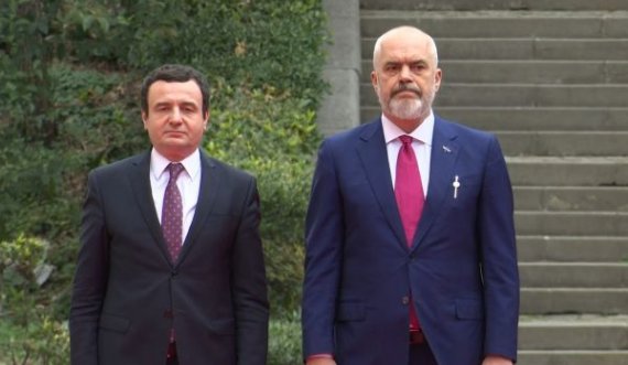 Edi Ramës i lexohet statusi i Albin Kurtit, refuzon ta komentojë