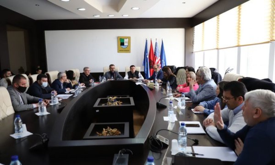  Në Komitetin për Politikë dhe Financa në Mitrovicë aprovohet dhënia për shfrytëzimi e pronës së komunës nga FSK’ja 
