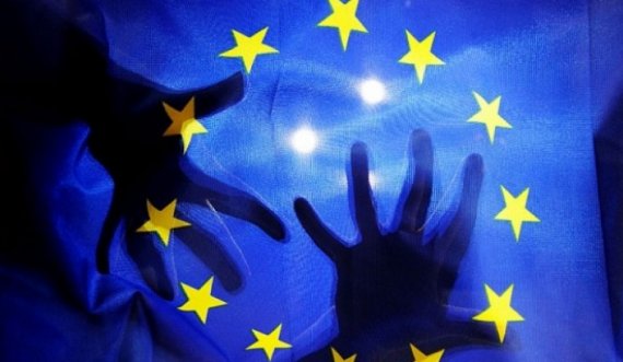  “Kosovarët më të interesuar se serbët për integrim në BE” 