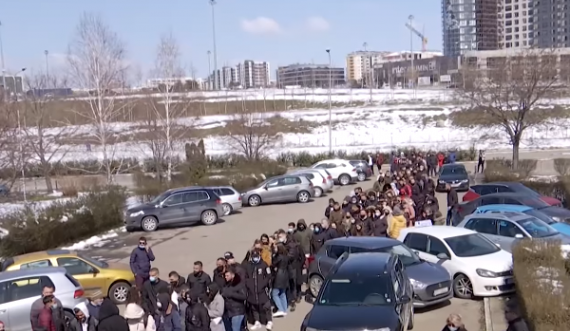 Tollovi për patentë shoferë, qytetarët nuk respektojnë masat anti-Covid