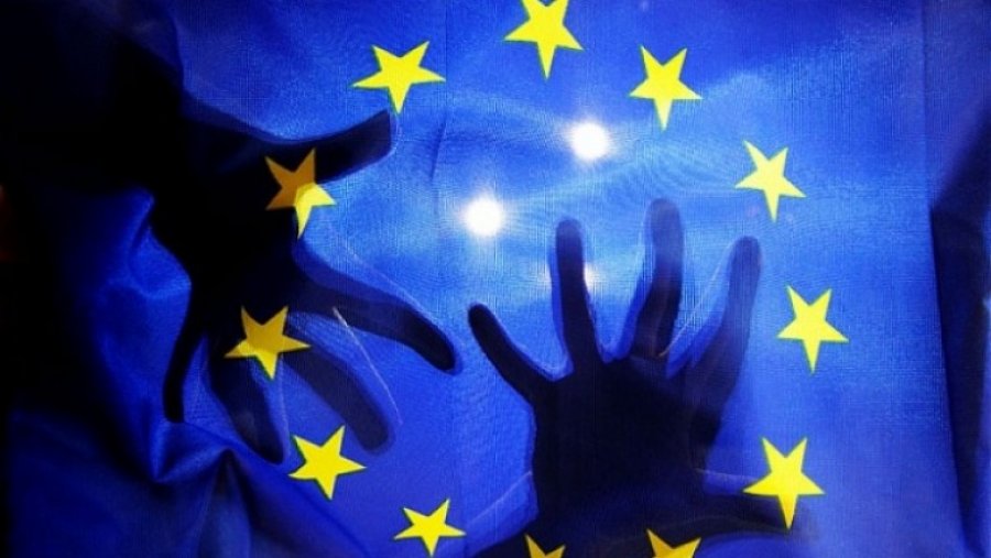  “Kosovarët më të interesuar se serbët për integrim në BE” 