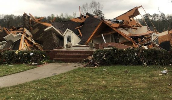 26 persona të vdekur nga tornadot në SHBA