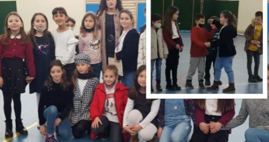 Pamje trishtuese: Vogëlushja kosovare përshëndetet me shokët e klasës pak çaste para se të largohet nga Kosova