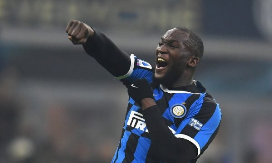 Lukaku bëhet me këngë