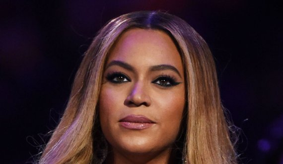 Beyonce tejet tërheqese në pozën e fundit