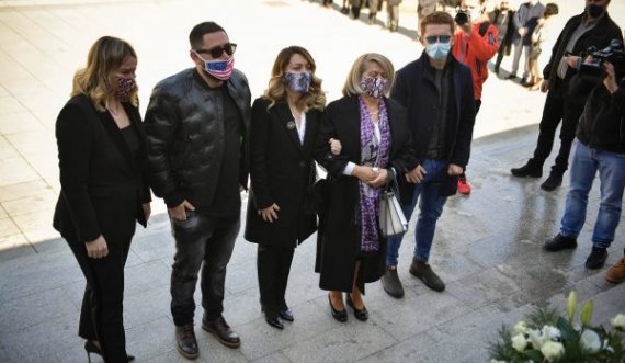  Homazhet dhe ceremonia e varrimit të Cimës përmes fotografive 