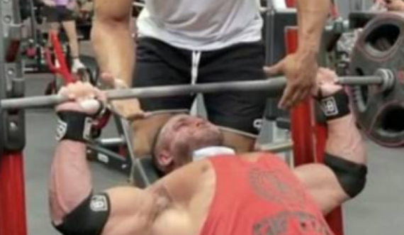 Pamje tmerruese: Momenti kur 23-vjeçari këput muskulin duke ngritur pesha (Video)