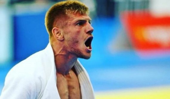 Edhe Akil Gjakova e fiton luftën e parë, do patjetër medalje në Tbilis të Gjeorgjisë