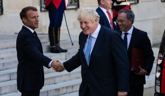 Shtohen tensionet, Franca akuzon Britaninë për shantazh me vaksina